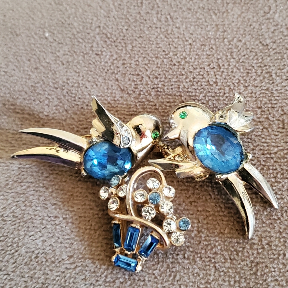 Tiny Vintage Goldtone Swallow Brooches Sapphire Stones + Flower‎ Basket Pin MCM